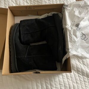 Black Ugg’s size 7